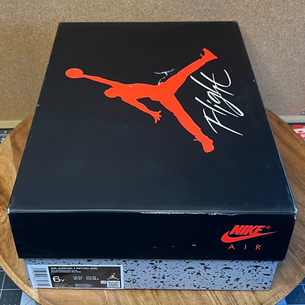 Jordan 4
Grade school
Off white/ military blue
Brand new - Picture 5 of 12